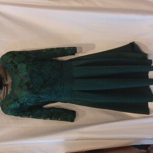 Miusol Dress, Dark green,  side zip, stretchy,  lace top, full Pleated skirt